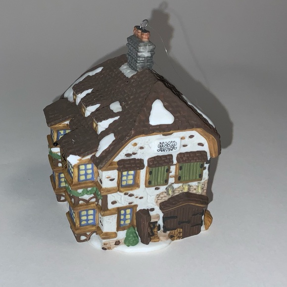 Pied Bull Inn & Sir John Falstaff Inn Dept 56 Ornaments - Picture 8 of 11
